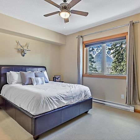 Spectacular Mountain View Corner Unit Pool Hot Tub Park Pass Apartment Canmore Exterior photo