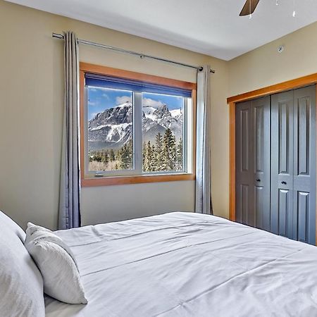 Spectacular Mountain View Corner Unit Pool Hot Tub Park Pass Apartment Canmore Exterior photo