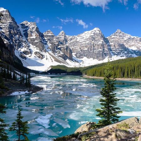 Spectacular Mountain View Corner Unit Pool Hot Tub Park Pass Apartment Canmore Exterior photo