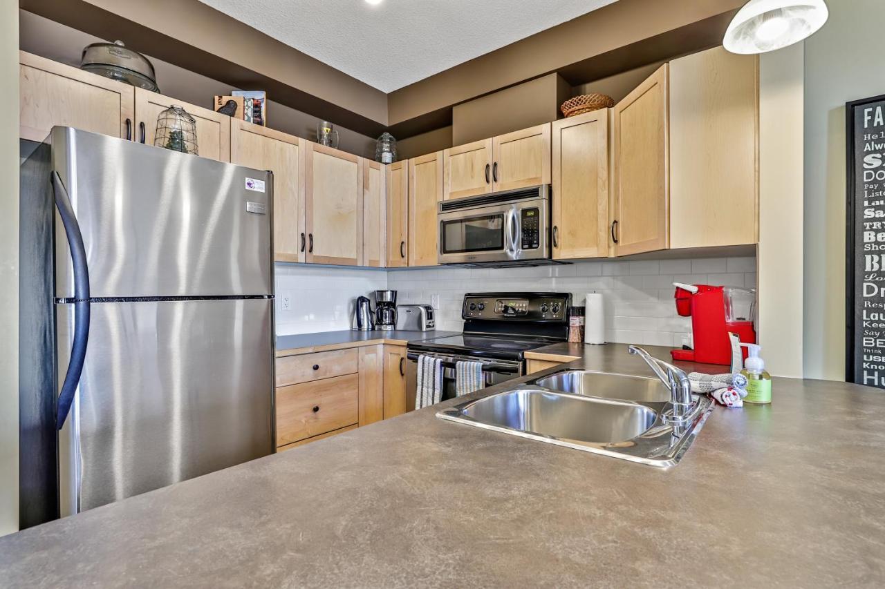 Spectacular Mountain View Corner Unit Pool Hot Tub Park Pass Apartment Canmore Exterior photo